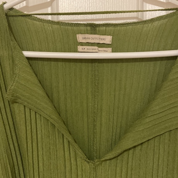 Cropped plissé top - Picture 2 of 3